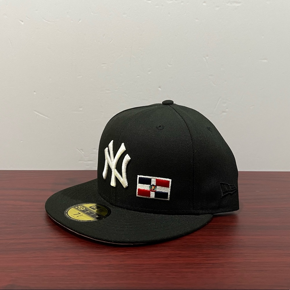New Era, 59Fifty Fitted Hat, New York Yankees, Dominican Republic Flag, Black - Picture 5 of 10